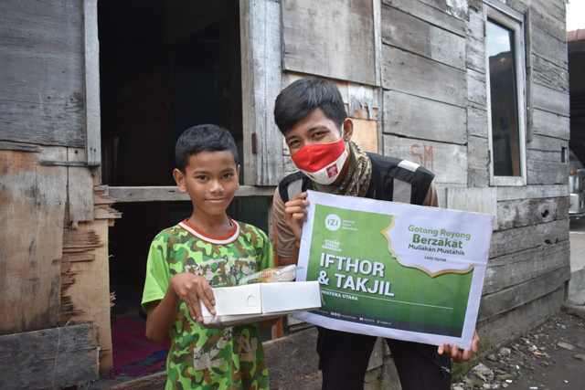 Program Bagi Iftar dan Takjil IZI Perwakilan Sumut
