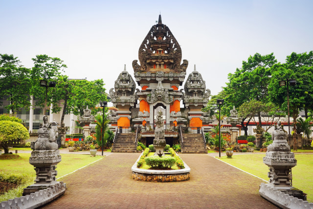 Ilustrasi bangunan rumah adat Bali. Sumber: Shutterstock