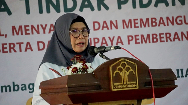 Wakil Ketua KPK Lili Pintauli Siregar pada penyuluhan warga binaan wanita di Lembaga Pemasyarakatan Kelas IIA Tangerang, Banten, Selasa (20/4). Foto: Jamal Ramadhan/kumparan