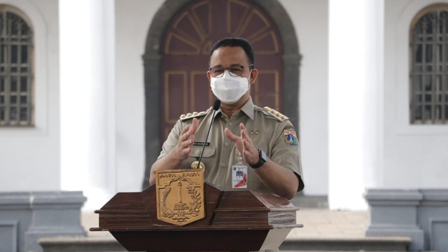Gubernur DKI Jakarta Anies Baswedan meghadiri penandatanganan kontrak kerja sama antara PT. MRT Jakarta dengan SMCC-HK JO di Taman Fatahillah, Taman Sari, Jakarta Barat, Selasa (20/4). Foto: Pemprov DKI Jakarta