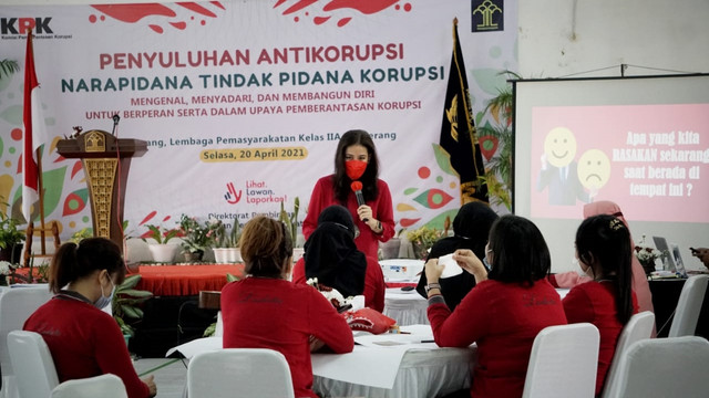 Sejumlah narapidana mengikuti program penyuluhan antikorupsi di Lembaga Pemasyarakatan Kelas IIA Tangerang, Banten, Selasa (20/4). Foto: Jamal Ramadhan/kumparan