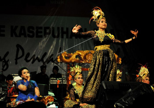 Ilustrasi gerak tari Jaipong. Foto: Muhammad Bagus Khoirunas/ANTARA FOTO