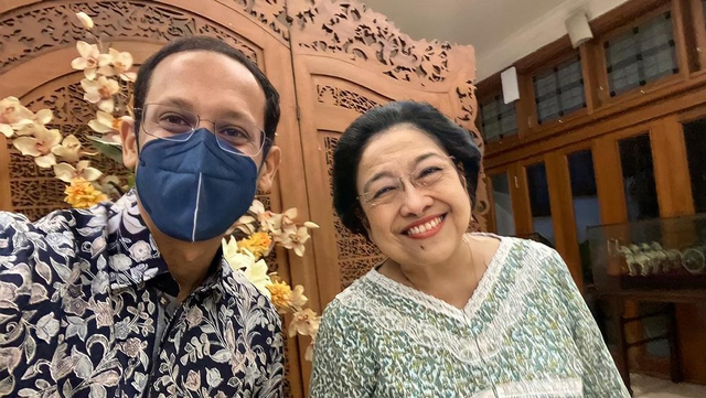 Mendikbud Nadiem Makarim bertemu dengan Megawati Soekarnoputri.
 Foto: Instagram/@nadiemmakarim