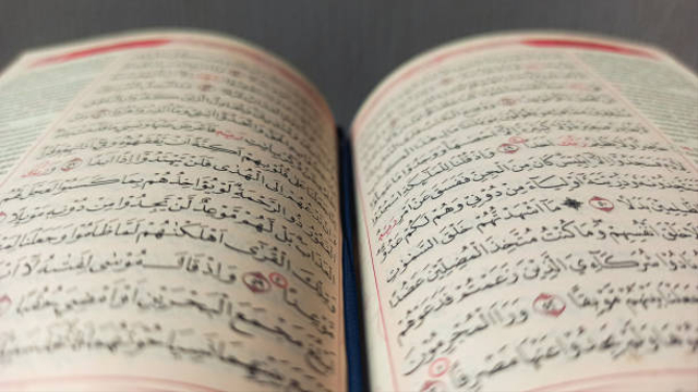 Ilustrasi surat Al Furqan ayat 67 dalam Al Quran. Foto: iStock