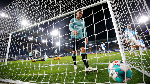Laga Arminia Bielefeld vs Schalke 04. Foto: Reuters/Wolfgang Rattay