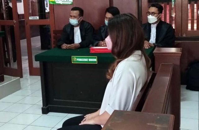 Wanita Ini Terjerat Hukum Usai Curhat Layanan Klinik Kecantikan di Media Sosial