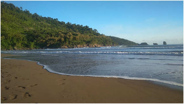 Keindahan Pantai Konang (Sumber : Dokumentasi Pribadi Penulis)