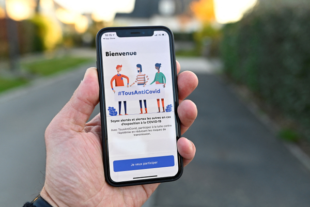Aplikasi kesehatan digital #TousAntiCovid. Foto: DAMIEN MEYER / AFP