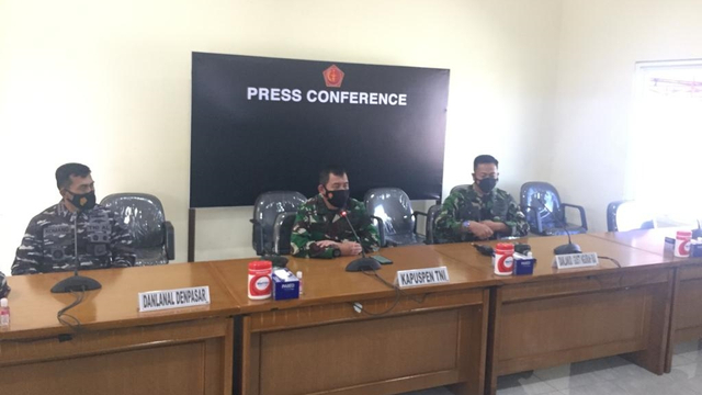 Konpres pencarian Kapal Selam KRI Nanggala di Posko Nanggala RI di Base Ops Lanud Ngura Rai, Bali. Foto: Denita BR Matondang/kumparan