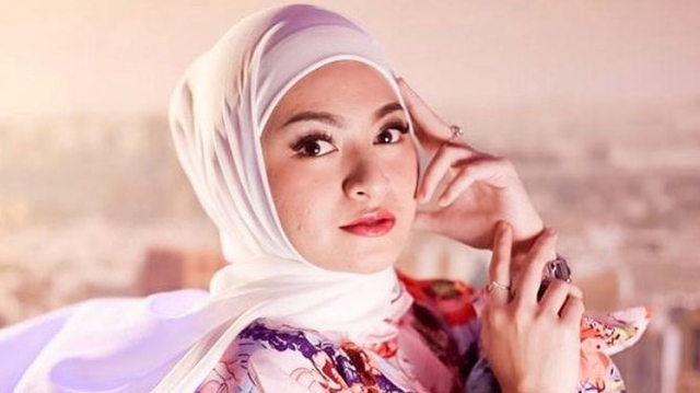 Sosok Nathalie Holscher, istri pelawak kondang Sule. Foto: Instagram/@nathalieholscher