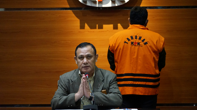 Ketua KPK Firli Bahuri pada konferensi pers penahanan Wali Kota Tanjung Balai H.M Syahrial oleh KPK, Sabtu (24/4). Foto: Humas KPK