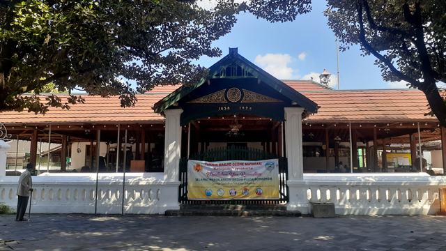 Suasana Masjid Gedhe Mataram Kotagede, masjid tertua di Yogyakarta yang sudah berdiri sejak 1587. Foto: Arfiansyah Panji Purnandaru/kumparan