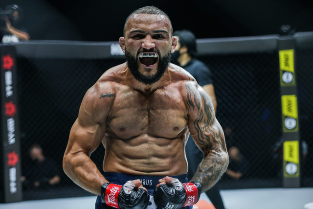 John "Hands of Stone" Lineker raih kemenangan besar atas Troy Worthen di ONE on TNT III pada Kamis, 22 April. Photo: ONE Championship