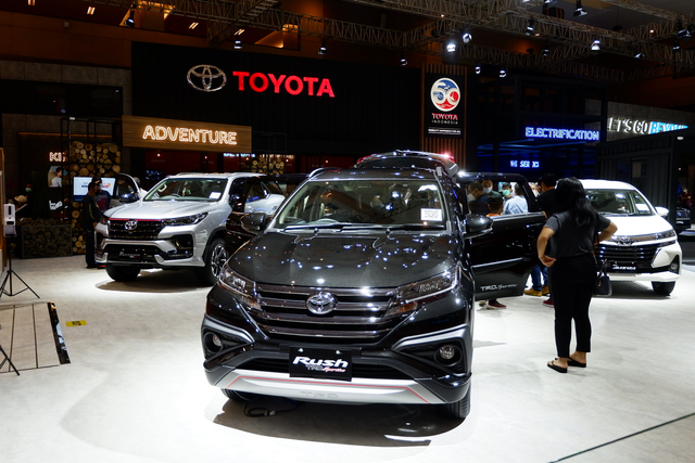 Toyota Rush di booth Toyota di IIMS Hybrid 2021. Foto: Aditya Pratama Niagara/kumparan