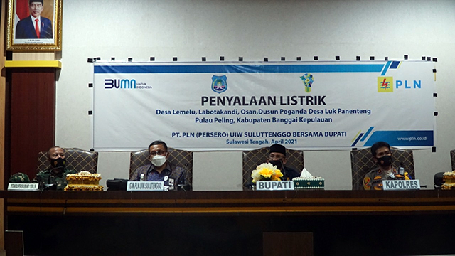 Pelaksanaan kegiatan penyalaan listrik di 10 desa yang ada di Kabupaten Banggai Laut dan Banggai Kepulauan oleh PLN Suluttenggo (foto: dokumen PLN)