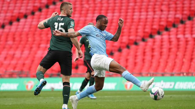 Pertandingan Final Piala Carabao antara Tottenham Hotspur melawan Manchester City di Stadion Wembley, London, Inggris (25/4/2021). Foto: CARL RECINE/Pool via Reuters