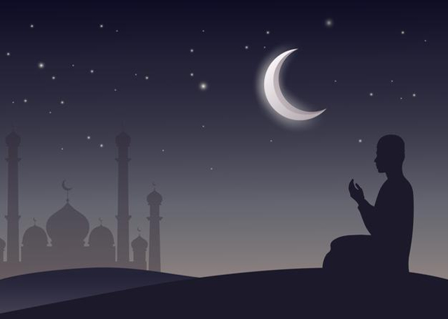Ilustrasi membaca niat puasa Ramadhan di malam hari. Foto: Freepik