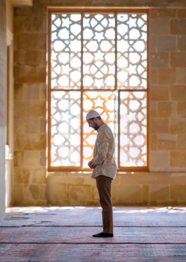 Ilustrasi menjalankan shalat sunnah rawatib Foto: iStock