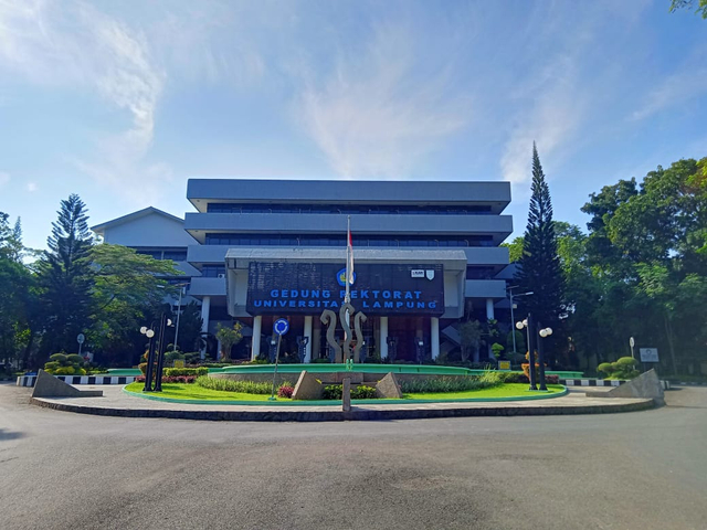 Gedung Rektorat Universitas Lampung | Foto : Sidik Aryono/Lampung Geh