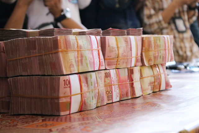 Ilustrasi banyak uang. Foto: Shutterstock