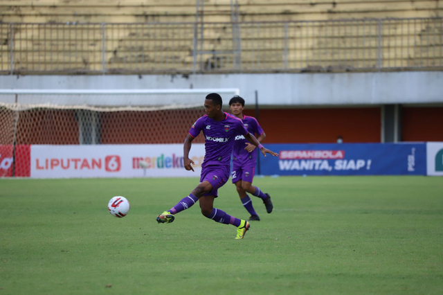 Altalariq Ballah saat membela Persita Tangerang. Foto: Dok Persita Tangerang