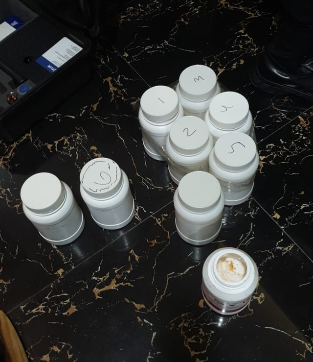 Barang bukti serbuk mencurigakan disita Densus 88 dari Markas FPI di Petamburan. Foto: Dok. Istimewa