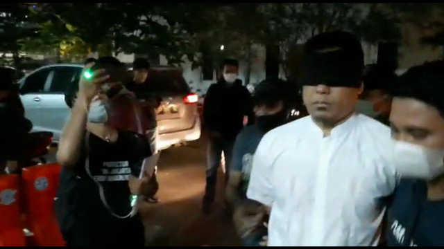Munarman saat tiba di Polda Metro Jaya. Foto: Dok. Istimewa