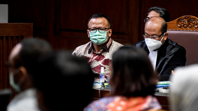 Terdakwa kasus suap izin ekspor benih lobster tahun 2020 Edhy Prabowo mengikuti sidang lanjutan di Pengadilan Tipikor, Jakarta, Rabu (28/4/2021). Foto: Muhammad Adimaja/ANTARA FOTO