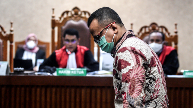 Terdakwa kasus suap izin ekspor benih lobster tahun 2020 Edhy Prabowo mengikuti sidang lanjutan di Pengadilan Tipikor, Jakarta, Rabu (28/4/2021). Foto: Muhammad Adimaja/ANTARA FOTO