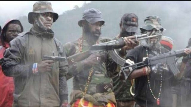 KKB Bakar Pesawat MAF di Intan Jaya. Foto: Dok. Ahmad Rohanda