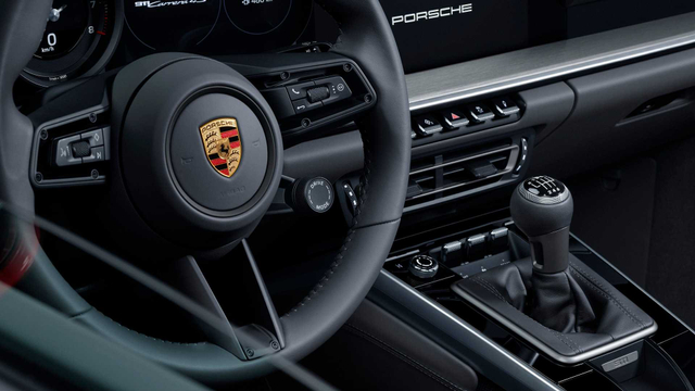 Transmisi manual Porsche 911 Carrera. Foto: Motor1
