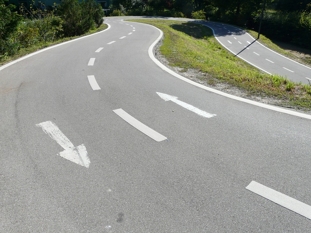 ilustrasi marka jalan (Foto: Pixabay)