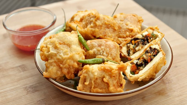 Tahu kipas isi ala restoran seafood. Foto: Twitter @hermawan_devina
