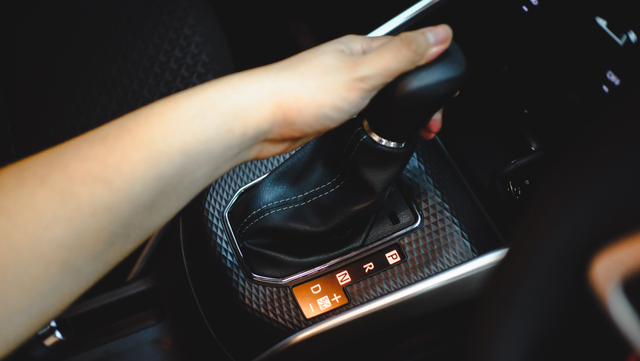 Tampilan perseneling Daihatsu Rocky. Foto: Bangkit Jaya Putra/kumparan