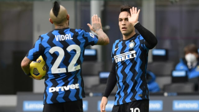 Selebrasi pemain Inter Milan Lautaro Martinez usai mencetak gol gawang Crotone pada pertandingan lanjutan Serie A Italia di San Siro, Milan, Italia. Foto: Jennifer Lorenzini/REUTERS