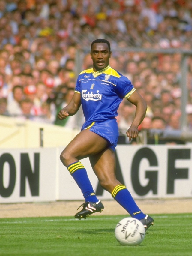 Laurie Cunningham, pemain sepak bola asal Inggris. Foto: Allsport UK/Getty Images