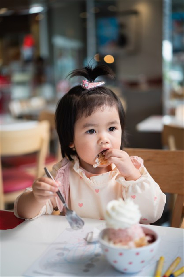 Yang Harus Diperhatikan saat Memberikan Es Krim pada Bayi Foto: Freepik