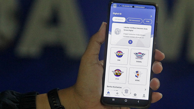 Halaman utama aplikasi Digital Korlantas Polri. (Foto: Reno Esnir/ANTARA Foto)