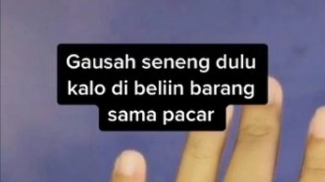Viral wanita bernama Eva Fitriani dipaksa mantan pacar kembali semua barang pemberian selama pacaran. (Foto: TikTok/@evafitr)