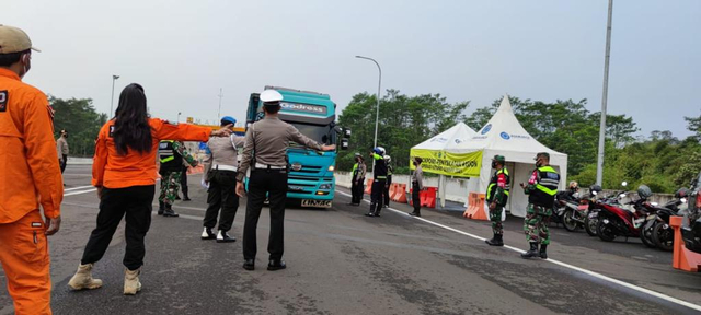 Penyekatan Kendaraan Masuk Malang (foto : Timsus Polresta Malang)