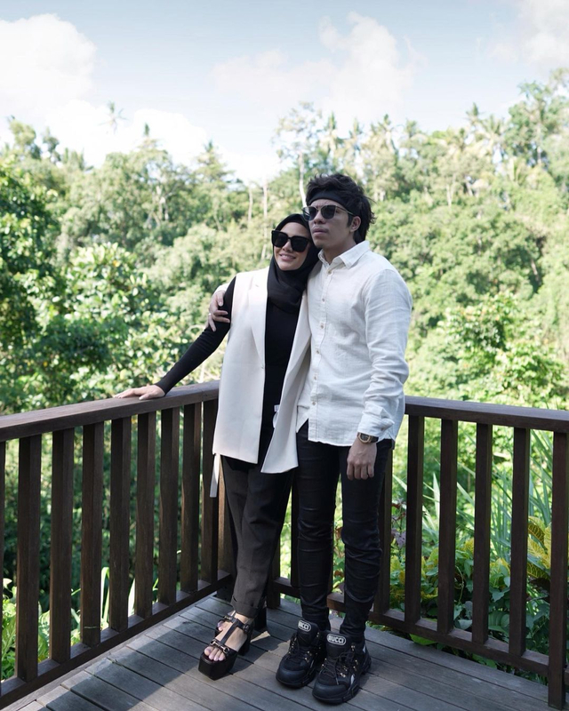 Gaya Aurel Hermansyah pakai hijab. Foto: Instagram/@aurelie.hermansyah