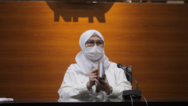 Wakil Ketua Komisi Pemberantasan Korupsi (KPK) Lili Pintauli Siregar menyampaikan klarifikasi dalam konperensi pers di Gedung KPK, Jakarta, Jumat (30/4).  Foto: Reno Esnir/ANTARA FOTO