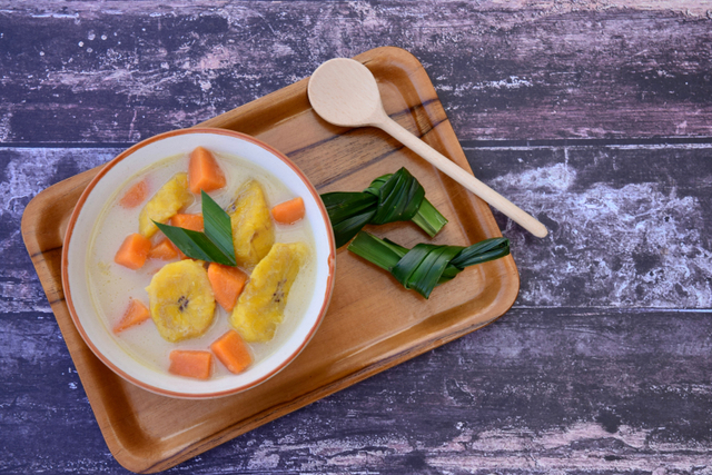 Ilustrasi kolak pisang ubi. Foto: Shutterstock