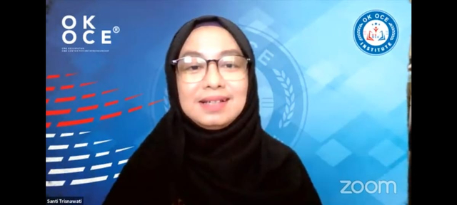 Santi Trinawati saat memberikan pemaparan materi di Webinar Pelanggan Adalah Raja.