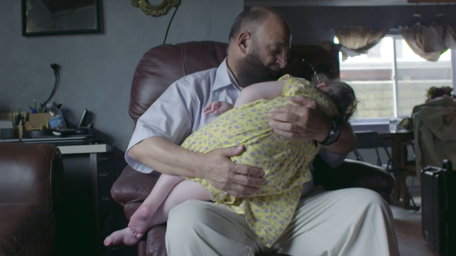 Mohamed Bzeek, Muslim AS keturunan Libya yang rawat 80 anak terlantar dengan kondisi kritis. Foto: GoFundMe via YouTube