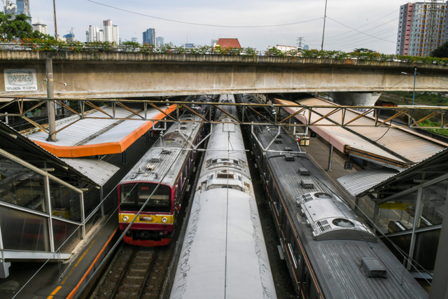 Suasana Stasiun Tanah Abang pascarekayasa perjalanan KRL di Jakarta, Senin (3/5/2021). Foto: Galih Pradipta/Antara Foto