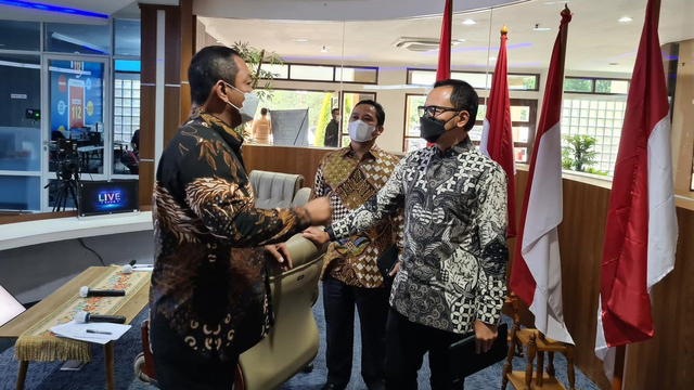 Wali Kota Semarang Hendrar Prihadi bertamu ke Ketua APEKSI sekaligus Wali Kota Bogor Bima Arya, dan Wali Kota Tangerang Arief Wismansyah. Foto: Dok. Pemkot Semarang