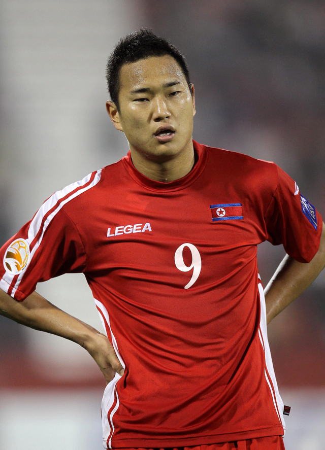 Pemain Timnas Korea Utara, Jong Tae-se. Foto: KARIM JAAFAR / AFP