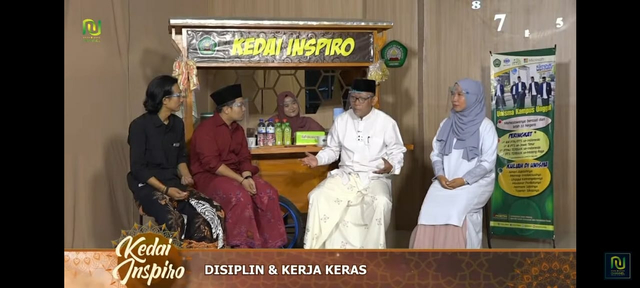 Foto Rektor Unisma Prof Dr H Maskuri M.Si (baju putih) dalam acara Kedai Inspiro bertajuk "Disiplin dan Kerja Keras" / tangkapan layar acara