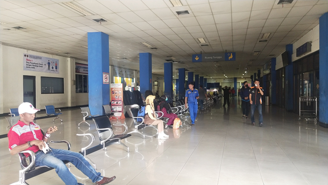 Suasana di ruang tunggu Terminal Tirtonadi Solo, Selasa (04/05/2021)